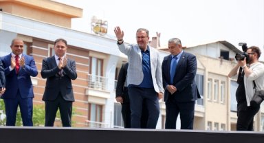 Gençlik ve Spor Bakanı Kasapoğlu, Alaşehir ve Salihli'de vatandaşlara seslendi:
