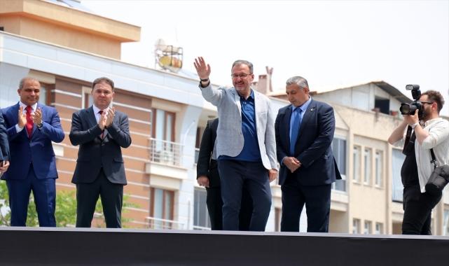 Gençlik ve Spor Bakanı Kasapoğlu, Alaşehir ve Salihli'de vatandaşlara seslendi: