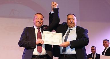 İYİ Parti Milletvekili Hakan Şeref Olgun mazbatasını aldı