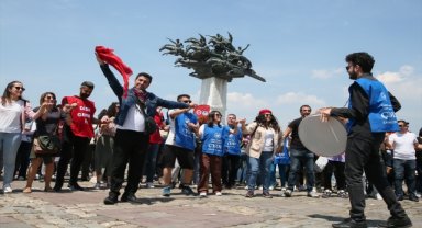 İzmir'de 1 Mayıs Emek ve Dayanışma Günü kutlandı