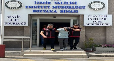 İzmir'de bir gencin bıçakla öldürülmesine ilişkin yakalanan 2 zanlı adliyede