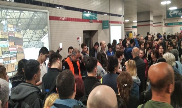 İzmir'de metro seferlerinde aksama yaşandı
