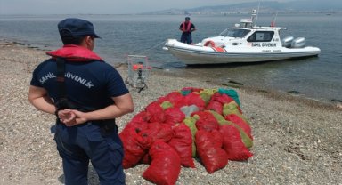İzmir Körfezi'nde kaçak avlanan 17 kişiye para cezası kesildi