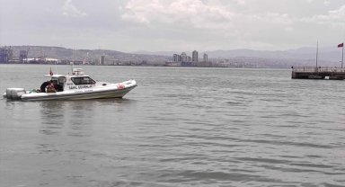 İzmir Körfezi'nde kaçak midye avcılığı yapan 3 kişi yakalandı