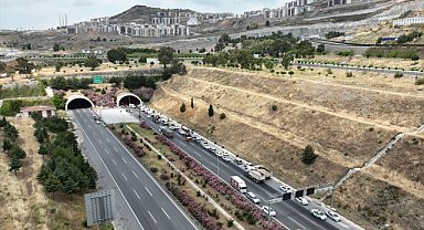 İzmir'deki Bayraklı Tünelleri'nde tır yandı