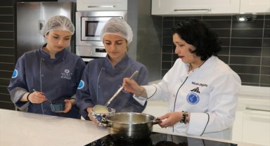 Kütahya'nın yöresel lezzetlerini öğrenen öğrenciler kentin gastronomi turizmine katkı sunacak