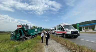 Manisa'da zincirleme trafik kazasında 12 kişi yaralandı