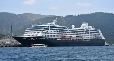Marmaris'e lüks kruvaziyerle 613 turist geldi