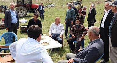 Olgun çocuklar gibi şendi…