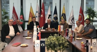 Samsunspor Teknik Direktörü Hüseyin Eroğlu, İZVAK'ı ziyaret etti