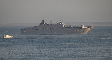 TCG Anadolu, İzmir Alsancak Limanı'na geldi