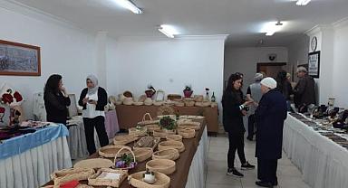 Türk Anneler Derneği'nin El Sanatları Sergisi açıldı