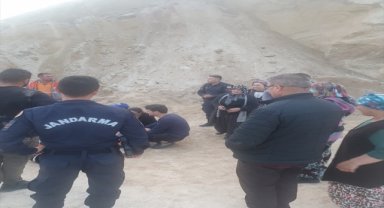 Uşak'ta kum yığınının altında kalan işçi öldü
