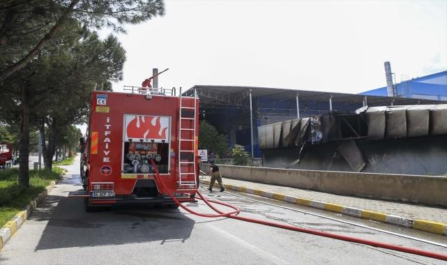 Uşak'ta tekstil fabrikasında çıkan yangın hasara neden oldu