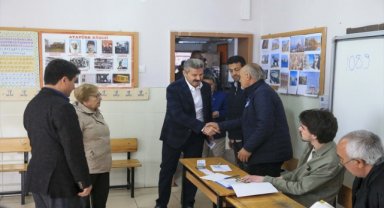 Uşak Valisi Turan Ergün, oyunu kullandı