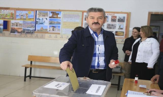 Uşak Valisi Turan Ergün, oyunu kullandı