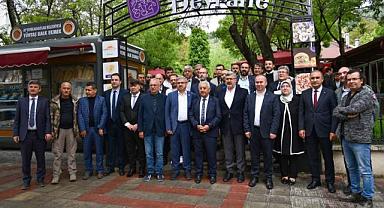 ZEYBEK BAŞKAN BASIN MENSUPLARIYLA BULUŞTU