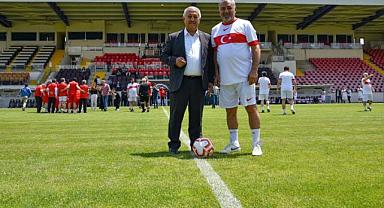 ZEYBEK BAŞKAN SAHADA