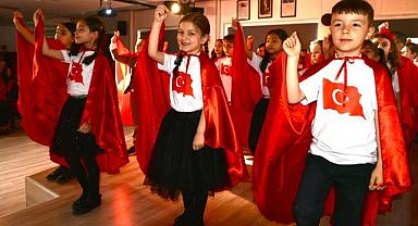 1'İNCİLERDEN ALKIŞLANAN GÖSTERİ