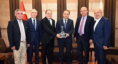 AFYON EĞİTİM VAKFI’NDAN REKTÖR KARAKAŞ’A HAYIRLI OLSUN ZİYARETİ