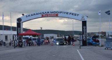 Afyonkarahisar'da "3. Karahisar Modifiyeli Araçlar Festivali" başladı