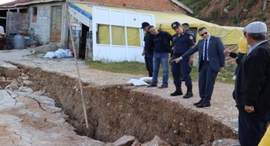 Afyonkarahisar'da heyelan riski oluşan köydeki 5 ev boşaltıldı