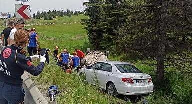 Afyonkarahisar'da iki otomobilin çarpıştığı kazada 5 kişi yaralandı