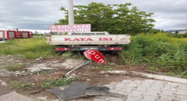 Afyonkarahisar'da otomobille kamyonetin çarpışması sonucu 1 kişi öldü, 4 kişi yaralandı