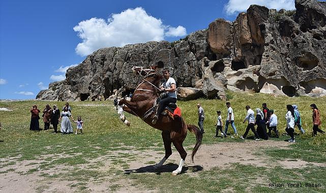 Afyonkarahisar'ın tarihi ve turistik mekanı Frigya'da bayram yoğunluğu yaşanıyor