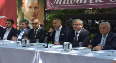 AK Parti Afyonkarahisar İl Başkanlığı bayramlaşma programı düzenledi