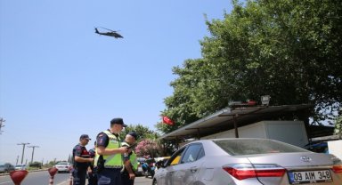 Aydın'da jandarmadan helikopter destekli trafik denetimi
