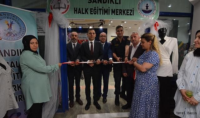 BAŞKAN DR. MUSTAFA ÇÖL HALK EĞİTİM MERKEZİ TARAFINDAN DÜZENLENEN SERGİYE KATILDI