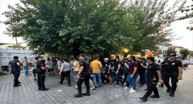 Basmane'de düzenlenen operasyonda 120 düzensiz göçmen yakalandı
