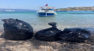 Bodrum'da ada ve koylarda temizlik yapıldı