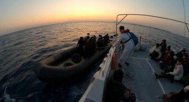Çeşme açıklarında 31 düzensiz göçmen yakalandı