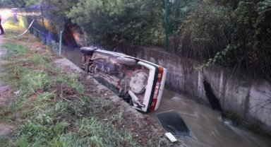 Denizli'de sulama kanalına devrilen otomobilin sürücüsü yaralandı