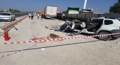 Denizli'de tıra çarpan otomobildeki 1 kişi öldü