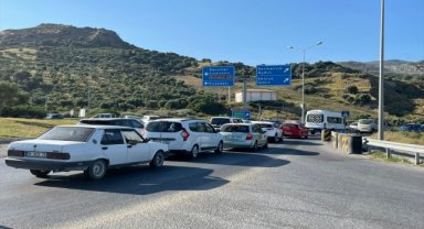 Dönüşe geçen tatilciler Söke'de trafik yoğunluğu oluşturdu