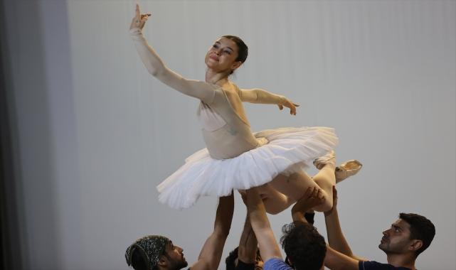 Efes Antik Kenti'ndeki festival "Uyuyan Güzel" balesiyle başlıyor