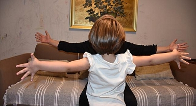 Emekli kadın avukat, koruyucu ailesi olduğu küçük Aslı ile hayatını renklendirdi