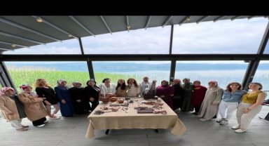 Ev kadınlarının el emeğinin moda ile buluştuğu çantalar Boyner'de