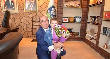 HATİCE TURAN ANAOKULUNDAN BAŞKAN DR. MUSTAFA ÇÖL’E ZİYARET
