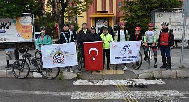 Her perşembe akşamı sağlık ve farkındalık için pedal çeviriyorlar