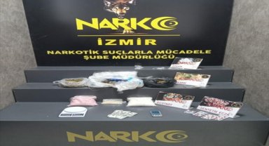 İzmir'de 2 kilo 517 gram esrar, yaklaşık 9 bin uyuşturucu hap ele geçirildi