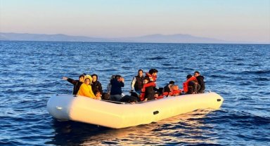 İzmir'de 31 düzensiz göçmen kurtarıldı, 67 göçmen yakalandı
