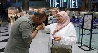 İzmir'de ilk hac kafilesi kutsal topraklara uğurlandı