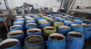 İzmir'de kaçak avlanan 900 kilogram deniz patlıcanı denize bırakıldı