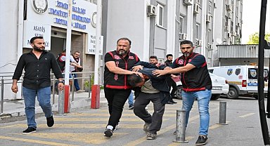İzmir'de derin dondurucuda cesetleri bulunan 4 kişinin öldürülmesine ilişkin yakalanan 4 şüpheli adliyede