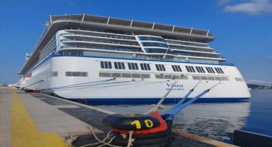 Kruvaziyer "Vista" Bodrum Limanı'na demirledi