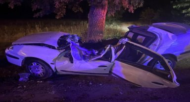 Kütahya'da ağaca çarpan otomobildeki 2 lise öğrencisi öldü, 1 kişi yaralandı